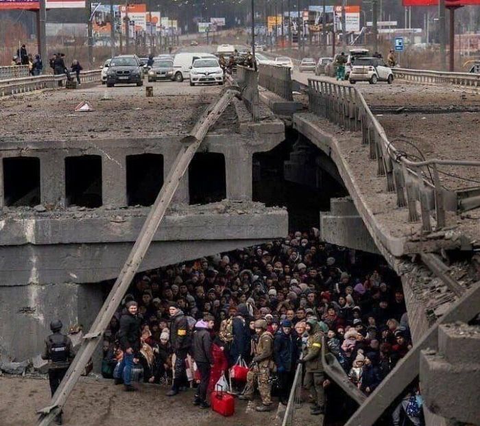 Разрушенный мост через речку Ирпень в Киевской области - фото: t.me/verkhovnaradaukrainy/