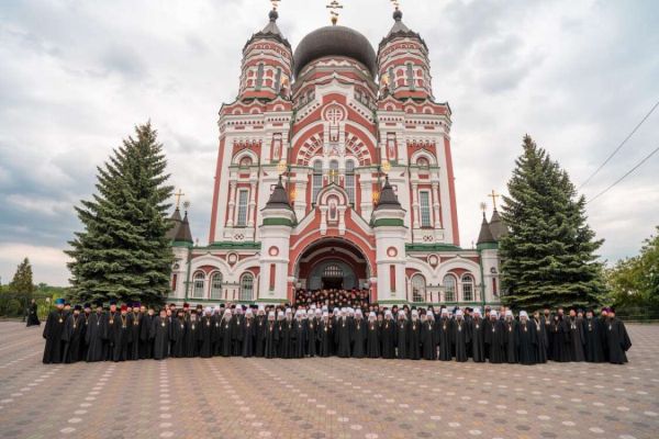 Украинская православная церковь официально объявила о своей независимости от РПЦ