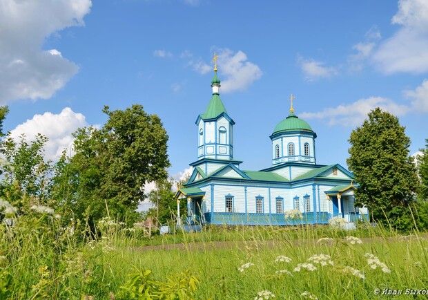 В Киевской области оккупанты уничтожили храм с уникальными иконами. 