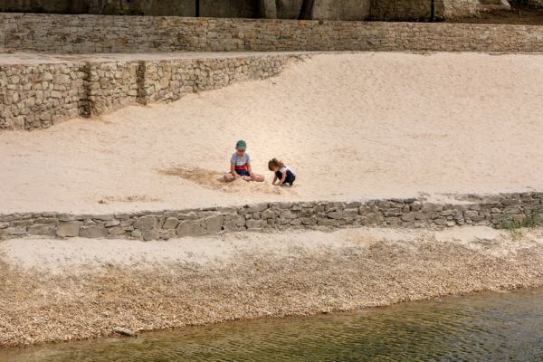 На півдні Вінниччини облаштовують пляж з «мальдівським» піском                     
