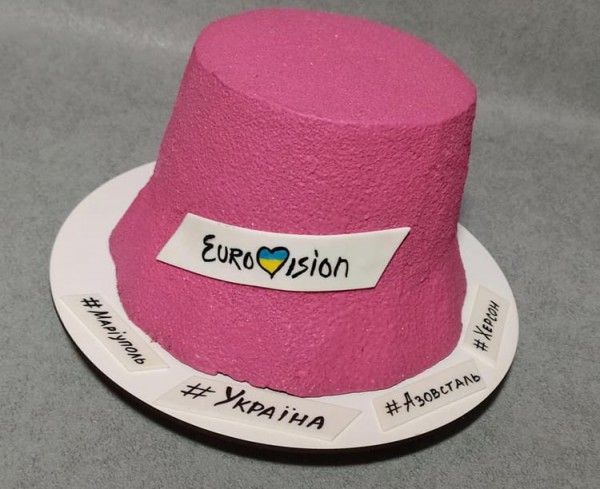 Кондитер из Днепра приготовил торт в честь победителей Евровидения Kalush Orchestra