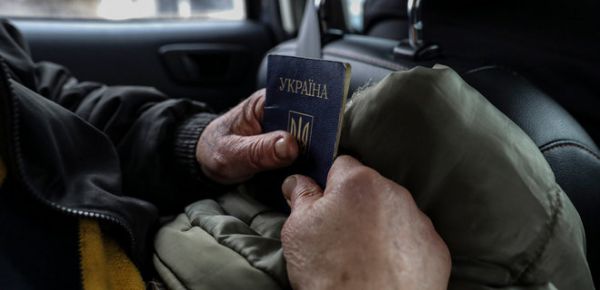 
Украина попросила у соседних стран данные о деньгах граждан, выехавших во время войны 