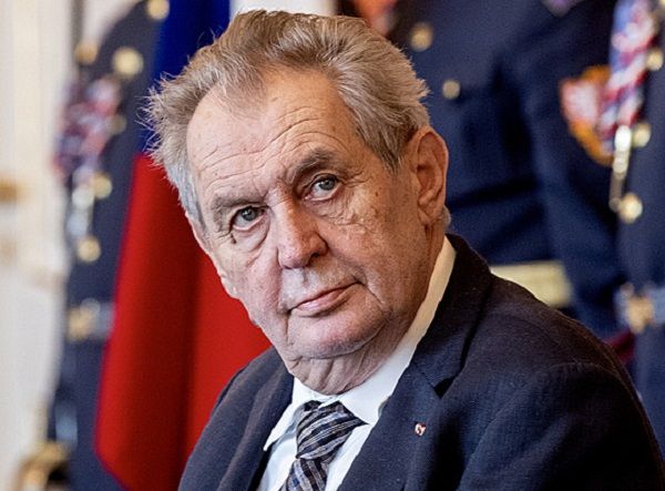 Президент Чехии потерял половину своих советников