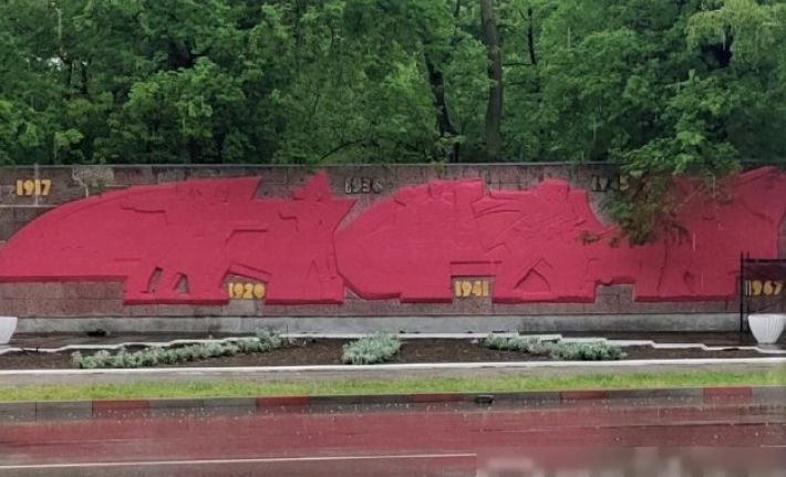 Снесем первой - В Мелитополе высказались о ремонте оккупантами советской стелы