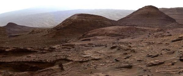 
Марсоход Curiosity снял сверхподробную панораму с причудливыми скалами: фото 