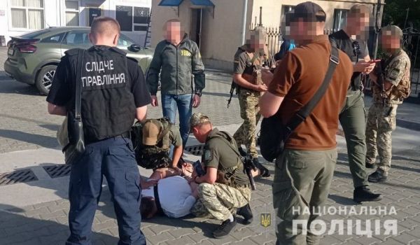 На Вінниччині під час передачі хабаря керівнику прикордонників, затримали 39-річного харків’янина                     
