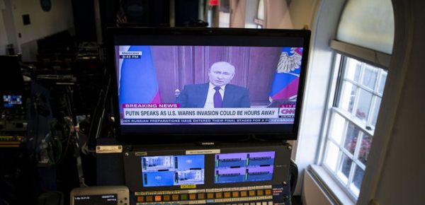 
"Пока РФ не прекратит войну и не вернет Крым": Латвия запретила все российские телеканалы 