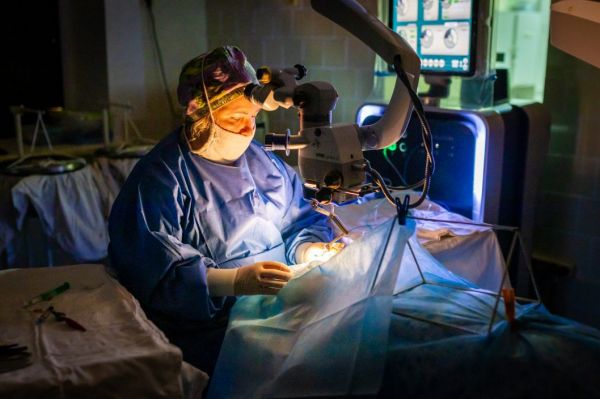 Як в Дніпропетровської області лікарі спасають зір
