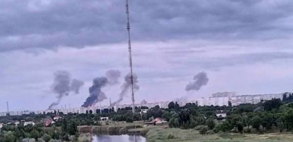 
Россия атаковала Кременчуг: прилетело до восьми ракет, пострадал НПЗ 