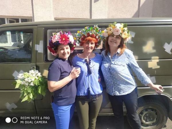 «В небі зривались ракети, а ми давали шлюбну обітницю». Волонтерка і військовий з Вінниччини одружились на фронті                     
