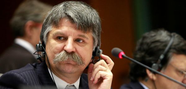 
Спикер парламента Венгрии обиделся на Зеленского и назвал его "психологически проблемным" 