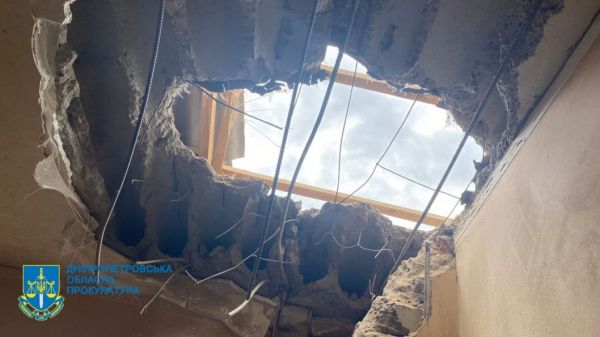 Обстрелы Днепропетровской области: повреждены жилые дома и библиотека