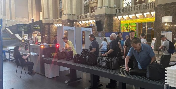 Укрзалізниця вокзал безпека рамки Київ рентген металодетектори