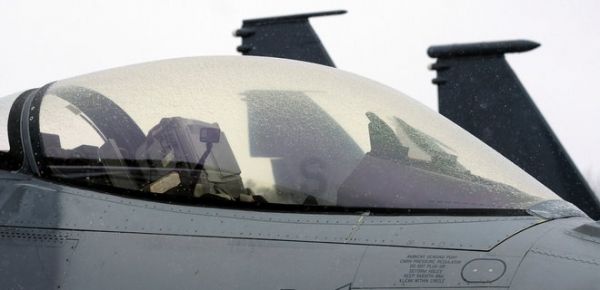 
Украинские летчики на истребителях F-15 и F-16. В Конгресс внесен законопроект об обучении 