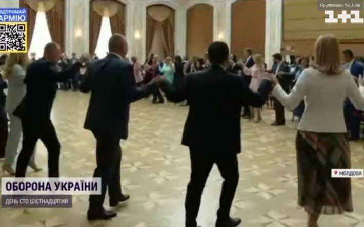 Депутаты Молдовы и Румынии закончили первую совместную сессию танцами прямо в зале парламента