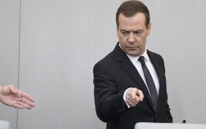 Медведев мечтает занять место Путина, но смерть диктатора ничего не изменит – политолог