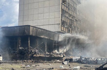 Російські загарбники вдарили по Вінниці ракетами. Є поранені і загиблі. Фото і відео                     
