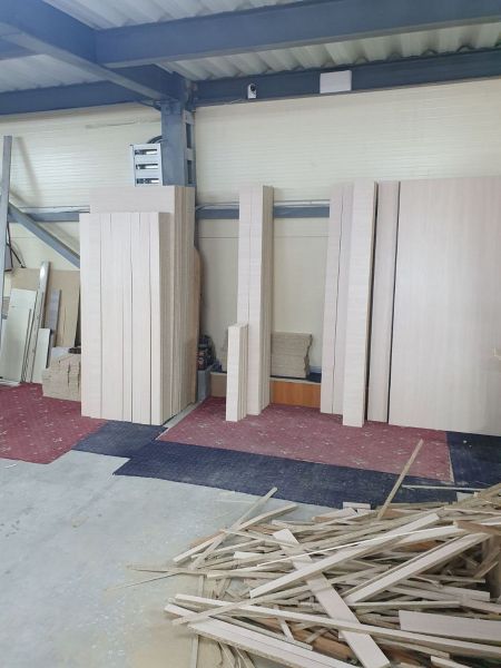 У Вінниці почали виготовляти меблі, якими укомплектують кімнати в гуртожитку для переселенців                    
