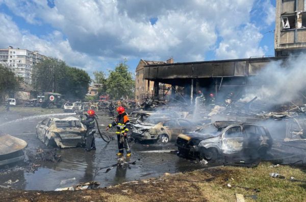 Російські загарбники вдарили по Вінниці ракетами. Є поранені і загиблі. Фото і відео                     
