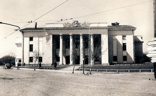  Будівля, яку збудували майже сто років тому і яка вистояла Другу світову – вінницькі історики розповіли про Будинок офіцерів                     
