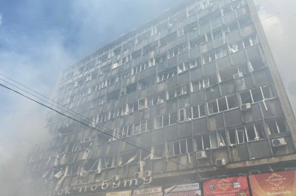 Російські загарбники вдарили по Вінниці ракетами. Є поранені і загиблі. Фото і відео                     
