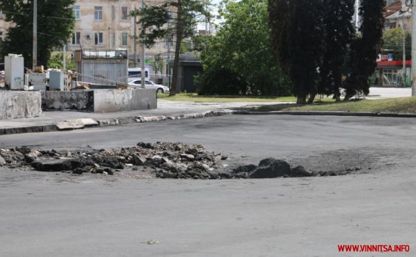 Борзов і Моргунов показали послам країн ЄС та Ізраїлю наслідки російських ракетних ударів по Вінниці. Фото                     
