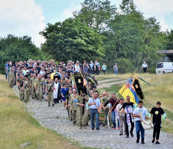 На Вінниччині кілька сотень людей провели в останню путь військового Ігоря Наконечного                     
