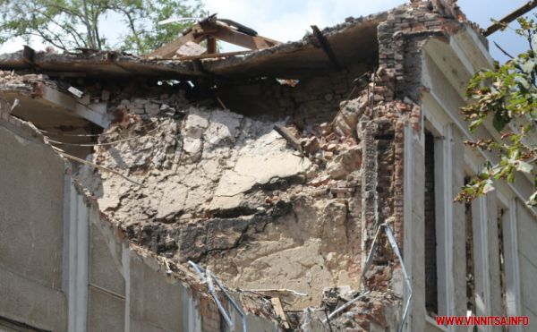 Борзов і Моргунов показали послам країн ЄС та Ізраїлю наслідки російських ракетних ударів по Вінниці. Фото                     
