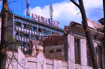 Борзов і Моргунов показали послам країн ЄС та Ізраїлю наслідки російських ракетних ударів по Вінниці. Фото                     
