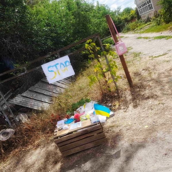 «Мама, колечка з бісеру, які ми продавали по 5 гривень, купують за 200!» – на Вінниччині троє дівчаток збирають гроші на ЗСУ                    
