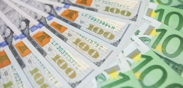 
Международные резервы Украины сократились на $2,4 млрд за июнь. НБУ продавал валюту 