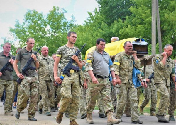 На Вінниччині кілька сотень людей провели в останню путь військового Ігоря Наконечного                     

