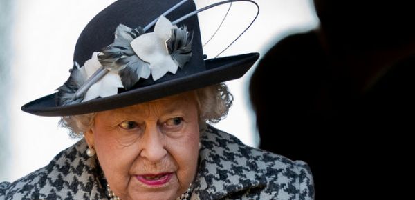 
Королева Елизавета II передает часть полномочий принцу Чарльзу 