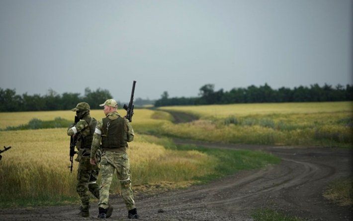 Бей своих, чтобы чужие боялись: россияне разбомбили батальон так называемой "ДНР" в Донецкой области