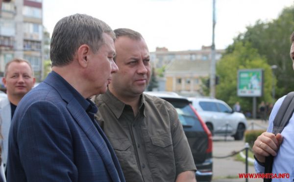 Борзов і Моргунов показали послам країн ЄС та Ізраїлю наслідки російських ракетних ударів по Вінниці. Фото                     
