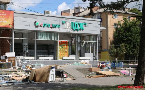 Борзов і Моргунов показали послам країн ЄС та Ізраїлю наслідки російських ракетних ударів по Вінниці. Фото                     
