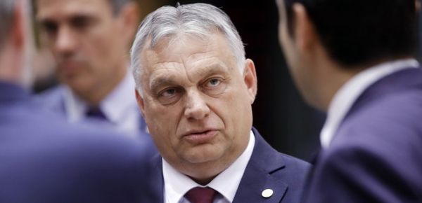 
Орбан заявил, что санкции "не помогают Украине, мы выстрелили себе в грудь" 