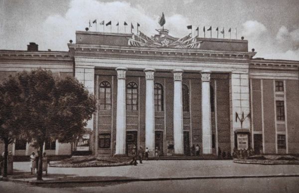  Будівля, яку збудували майже сто років тому і яка вистояла Другу світову – вінницькі історики розповіли про Будинок офіцерів                     
