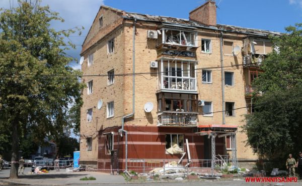 Борзов і Моргунов показали послам країн ЄС та Ізраїлю наслідки російських ракетних ударів по Вінниці. Фото                     
