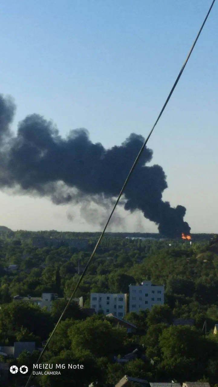 В Донецке снова горит нефтебаза