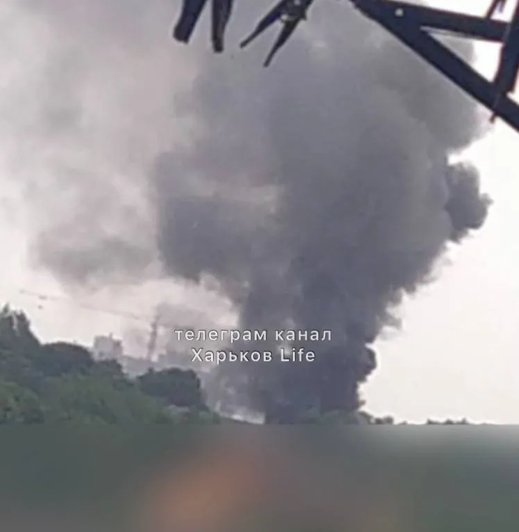 В Харькове прогремели мощные взрывы, поднимается черный дым 2