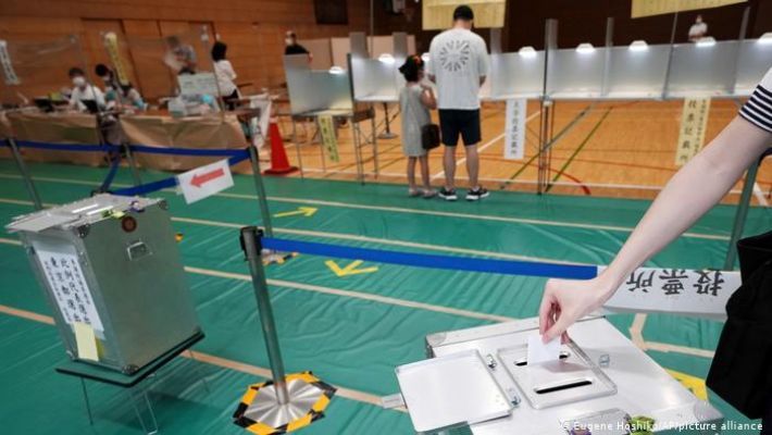 В Японии проходят выборы в верхнюю палату парламента