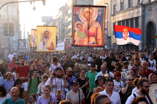 
У Белграді відбулась хода проти Європрайду – з хоругвами та портретом Путіна 
