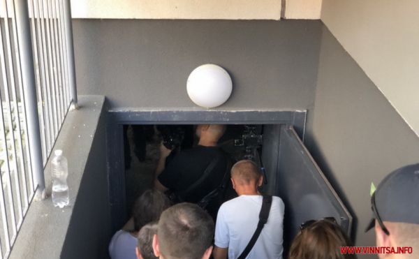 У Вінниці Чернишов подивився, як готують укриття в школах                     
