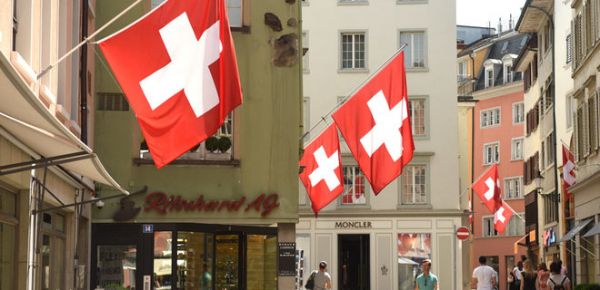 
Эмбарго на золото и сделки со Сбербанком: Швейцария ввела новые санкции против России 
