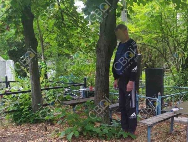У Кривому Розі чоловік повісився біля могили свого батька (Фото)