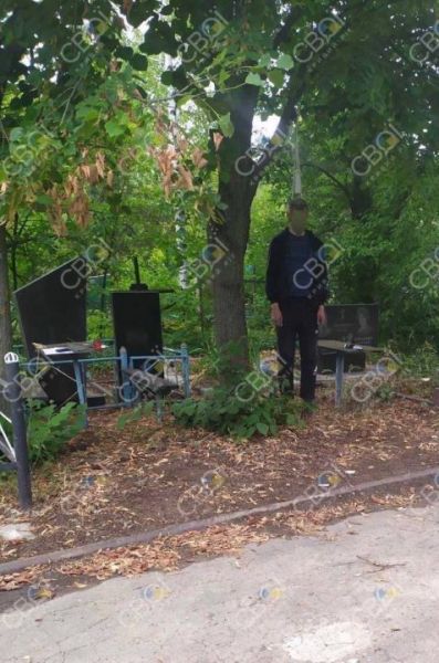 У Кривому Розі чоловік повісився біля могили свого батька (Фото)