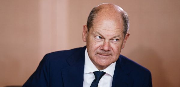 
Шольц стурбований, що у Росії "свобода та демократія під загрозою" 