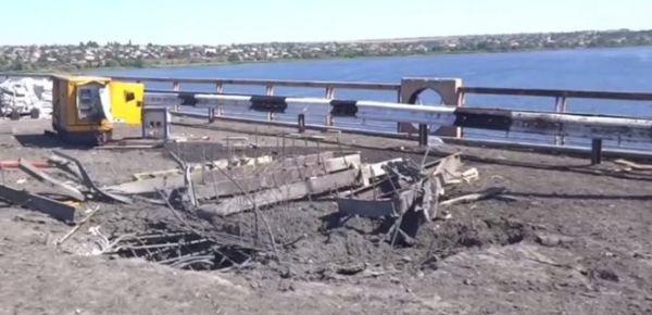 
У мережі показали наслідки обстрілу Антонівського мосту у Херсоні – фото 