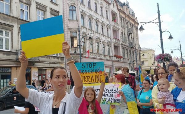 «росія – терорист»: У Лодзі люди вийшли на мітинг через вбивство росіянами українських військовополонених в Оленівці                     
